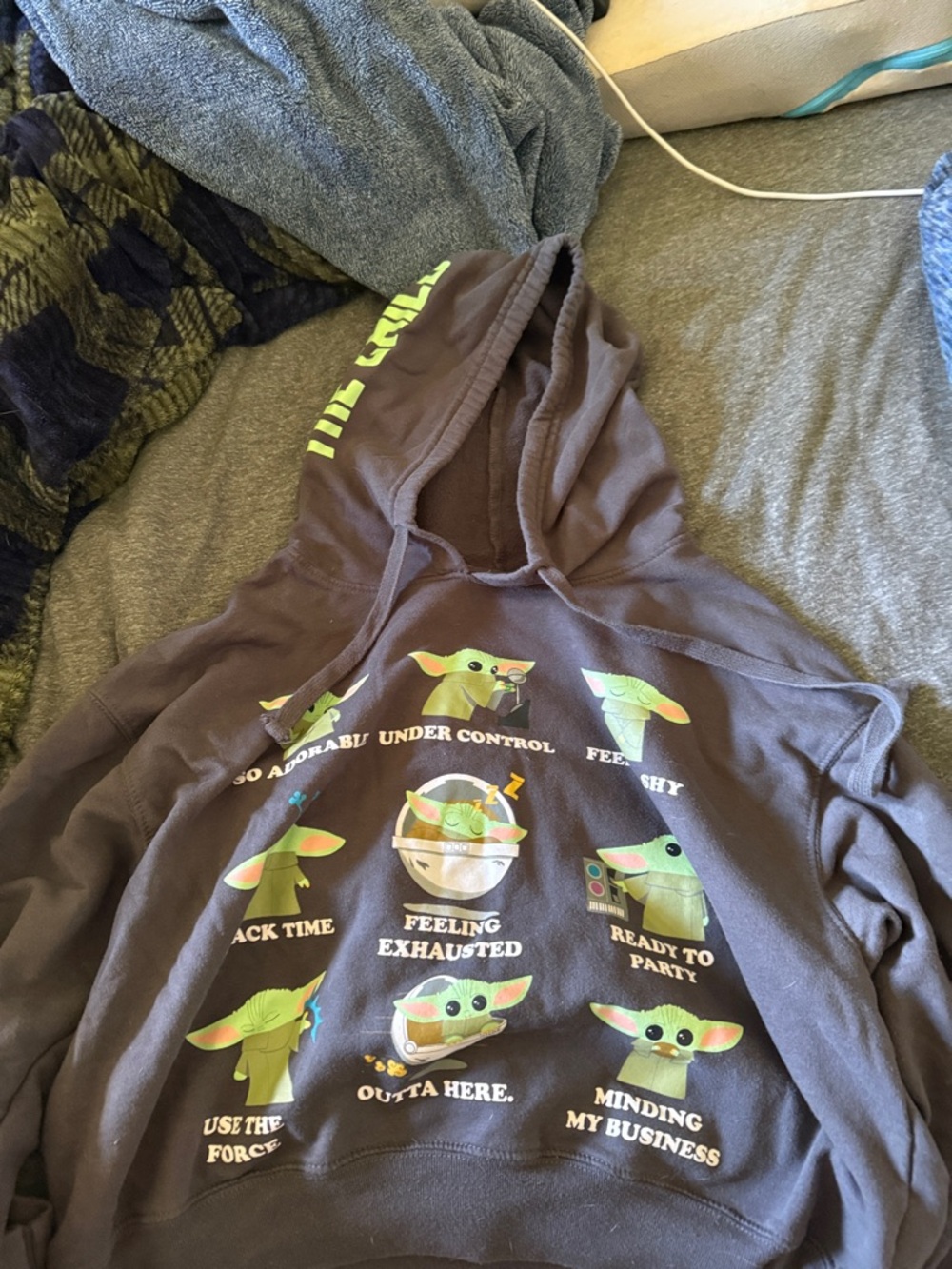 Adult'The Child' cropped Graphic Hoodie - Grogu Baby Yoda Design
